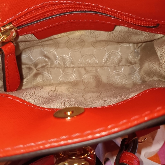 BEAUTIFUL! MICHAEL KORS SAFFIANO LEATHER MINI HAMILTON CROSSBODY BAG NWOT! - Picture 3 of 7